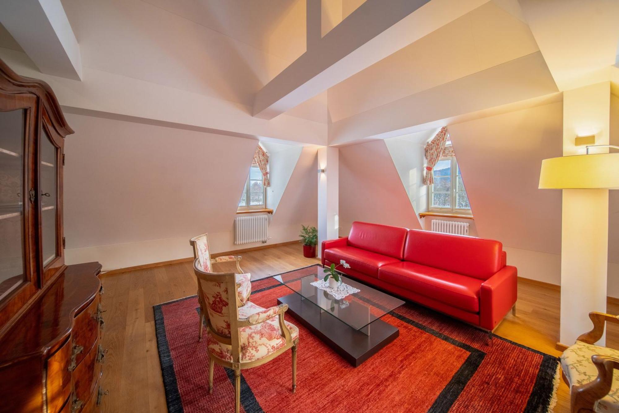 耶莱尼亚古拉 帕克斯佐宫殿旅馆酒店 外观 照片 The living room of a suite