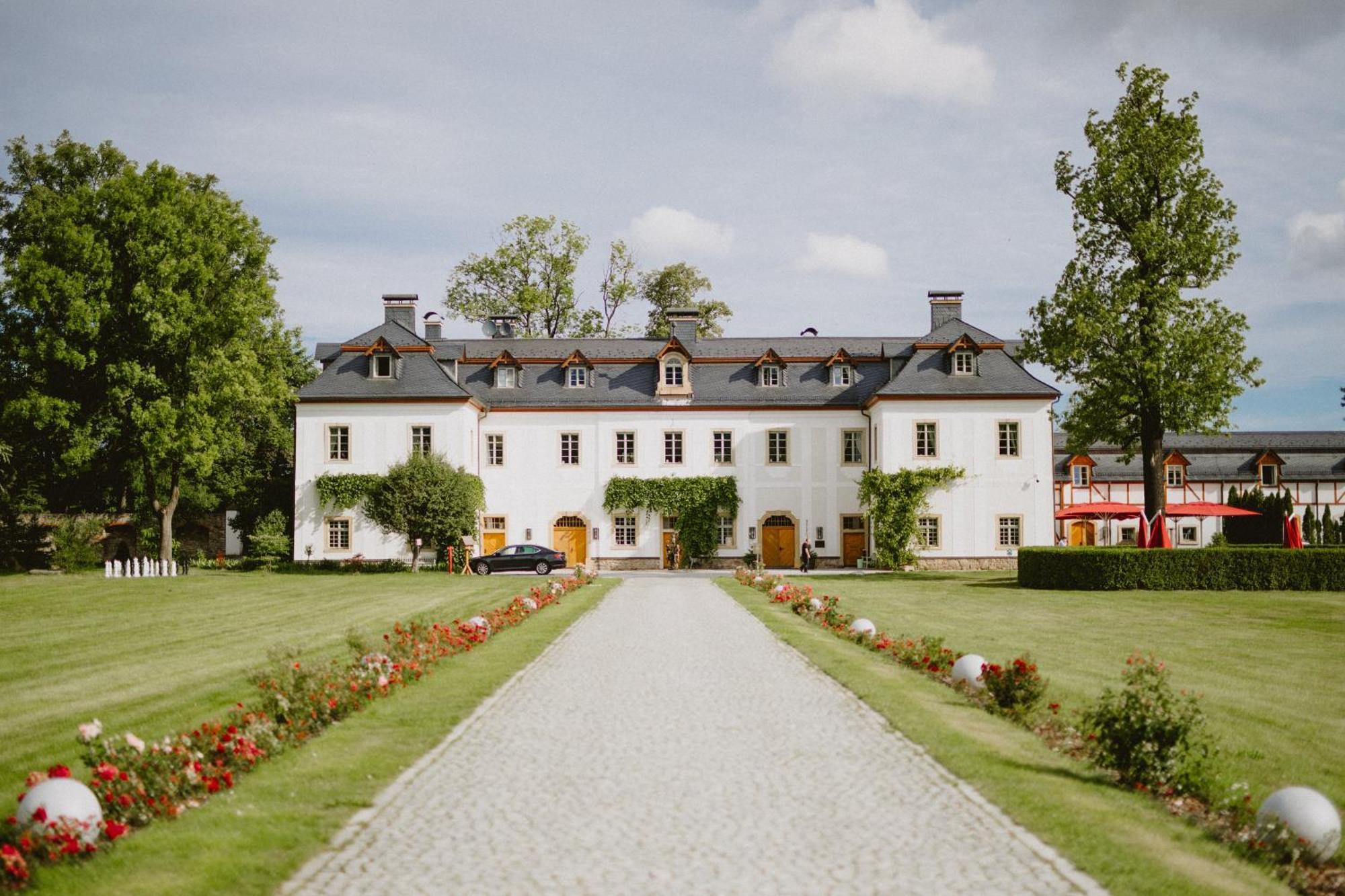 耶莱尼亚古拉 帕克斯佐宫殿旅馆酒店 外观 照片 The main building of the former abbey